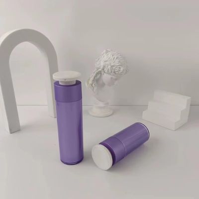 흰색 푸시 다운 프레스 펌프와 함께 보라색 플라스틱 화장품 분배 병