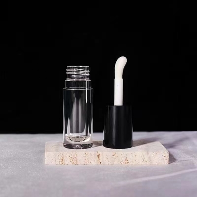 반짝이는 빈 튜브 사용자 지정 로고 검은 컨테이너 브러쉬와 함께 5ML 립 반짝이는 튜브 기울기 립