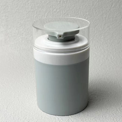 PP 물질 30g 50g 100g 선별 된 실린더형 공기 없는 분배 병 로션 개인 관리용