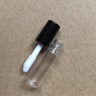 비어 있는 플라스틱 입술 광택은 투명한 화장용 립스틱 아이라이너를 관을 답니다